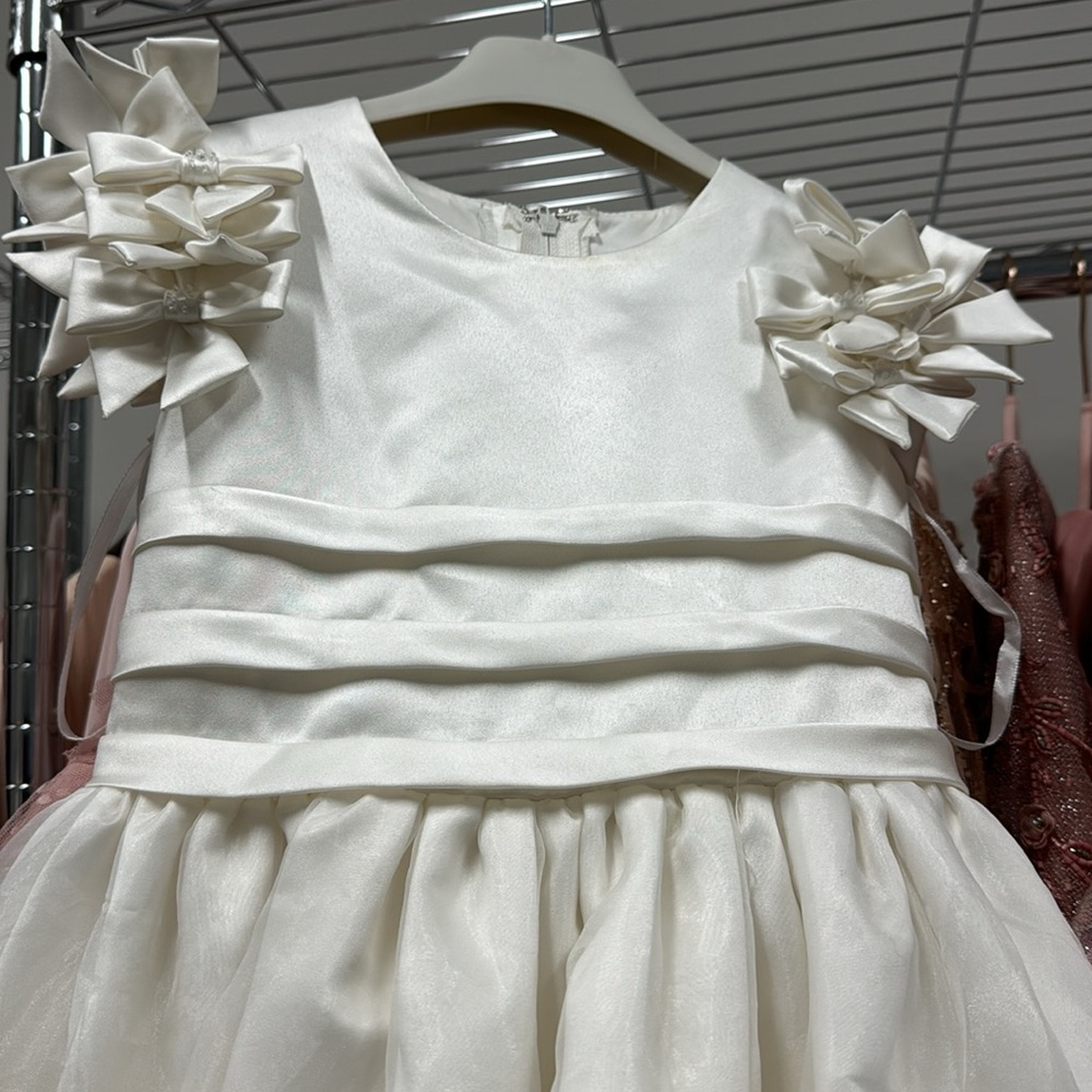 Girls Gown. Sz 3 - Picture 2 of 5